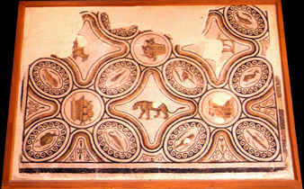 Particolare di un mosaico del IV-V secolo proveniente da una tomba doppia di Tabarka che raffigura uno scriba