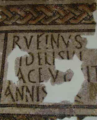 Mosaico funerario che copriva la tomba di un certo RUFINUS
