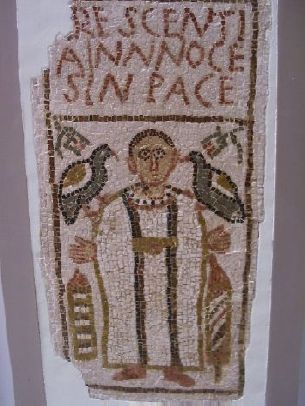 Mosaico di stele funeraria