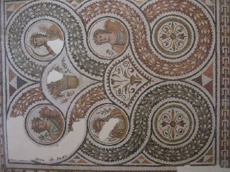 Mosaico con tondi e figure: da Acholla, casa delle colonne rosse