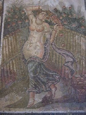 Donna dell'abbondanza che danza: probabile raffigurazione di Demetra