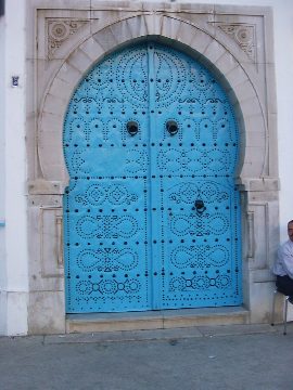 Caratteristica porta del villaggio di Sidi Bou Said