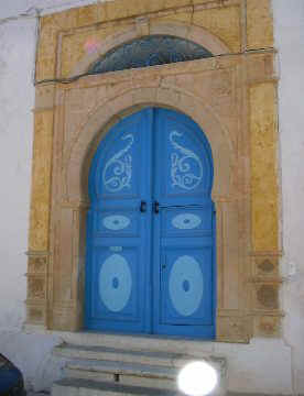 Caratteristica porta del villaggio di Sidi Bou Said