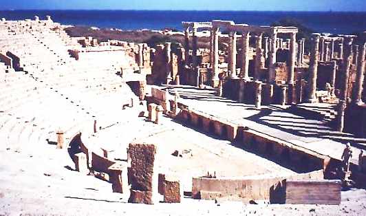 Leptis Magna: l'anfiteattro in riva la mare