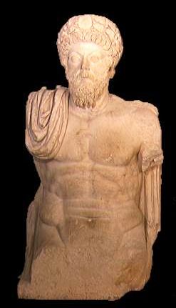 Imponente statua dell'imperatore Marco Aurelio