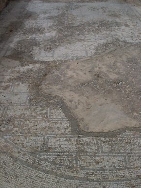 Tempio pagano: pavimento a mosaico