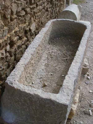 Tomba nei pressi dell'area delle Terme di Julia Memmia