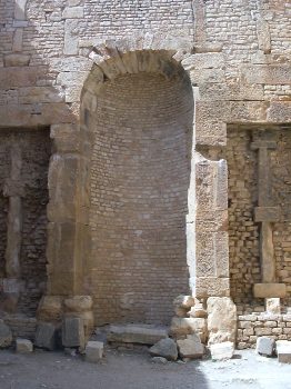 La grandiosa nicchia del Capitolium che accoglieva la statua di Giove