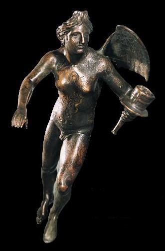 Eros androgeno alato in corsa: lampada del 100 a. C. circa al Museo del Bardo