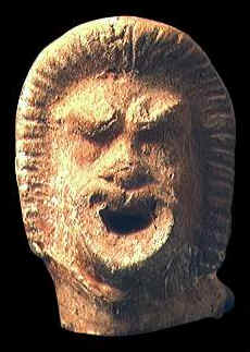 Maschera che raffigura la testa di un attore. Il reperto si trova al Museo del Bardo