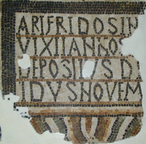 Mosaico funerario cristiano. Riporta l'epitaffio di un certo Arifridos.