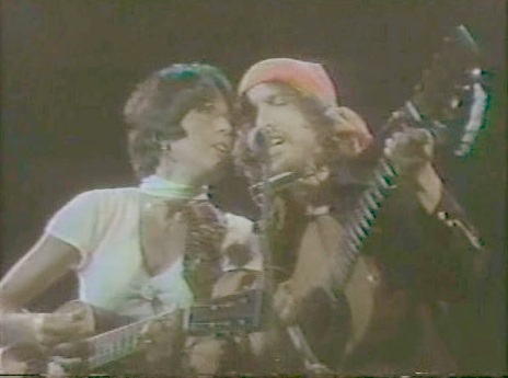 Bob Dylan e Joan Baez cantano la canzone al Belleview Hotel di Biltmore nel 1976
