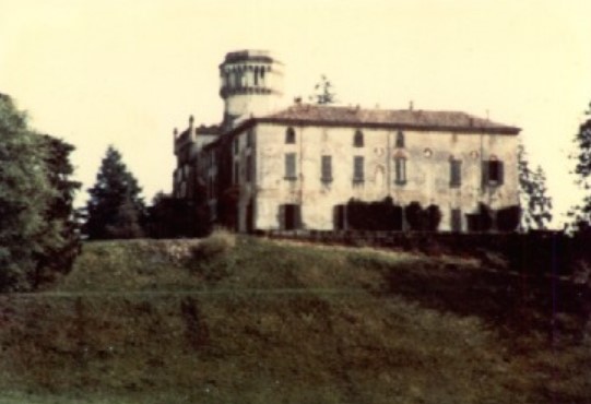 Il Palazzo Pirovano-Visconti con la rivana