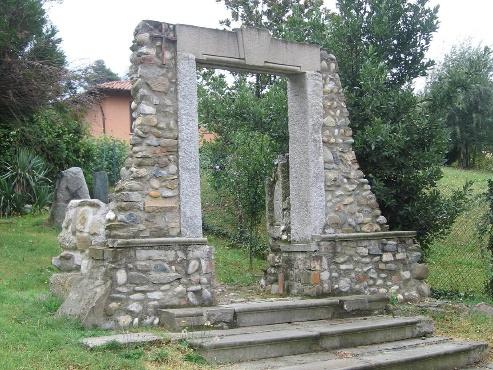 Ricostruzione del portale d'entrata della chiesa di S. Brigida a Cassago nel parco storico-archeologico S. Agostino  