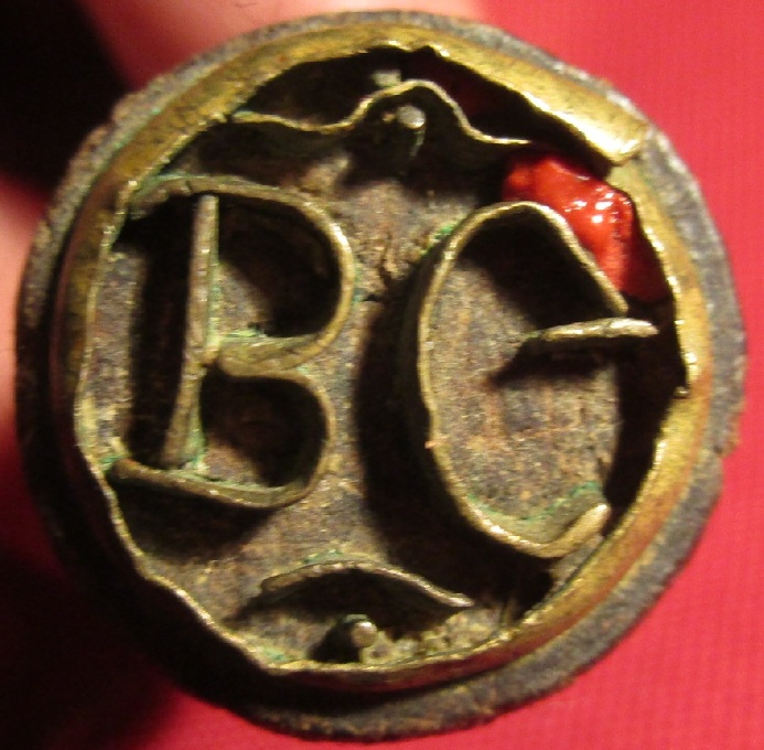 Il sigillo con la scritta BG che va letta capovolta GB