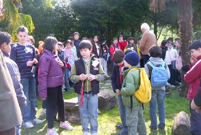 I ragazzi delle scuole primarie di Tregasio in visita nel parco storico-archeologico S. Agostino