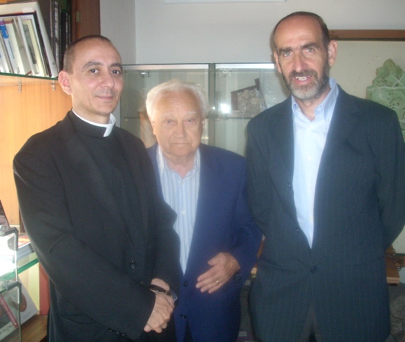Cassago: don Pavanello nella sede della Asociazione sant'Agostino nel giorno di festa del 6 settembre 2009
