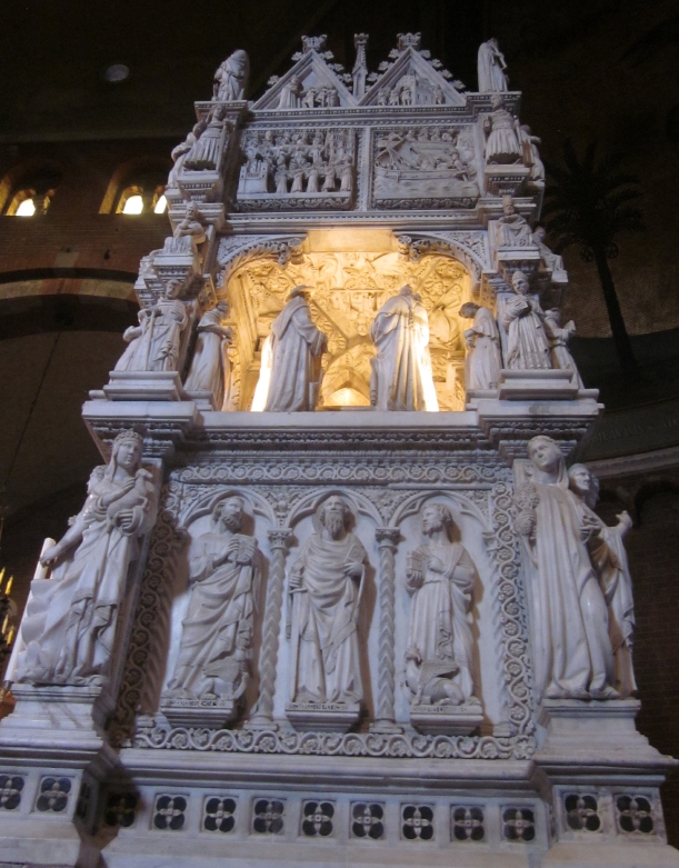 L'arca con le spoglie di Agostino in san Pietro in Ciel d'Oro a Pavia  