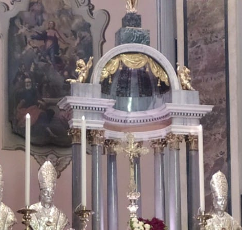 Il ciborio dell'altare della chiesa parrocchiale