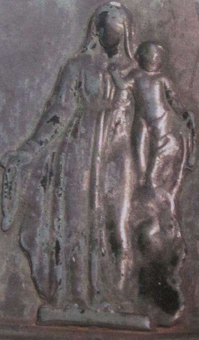 Immagine di Maria Madre di Dio su una campana di Cassago