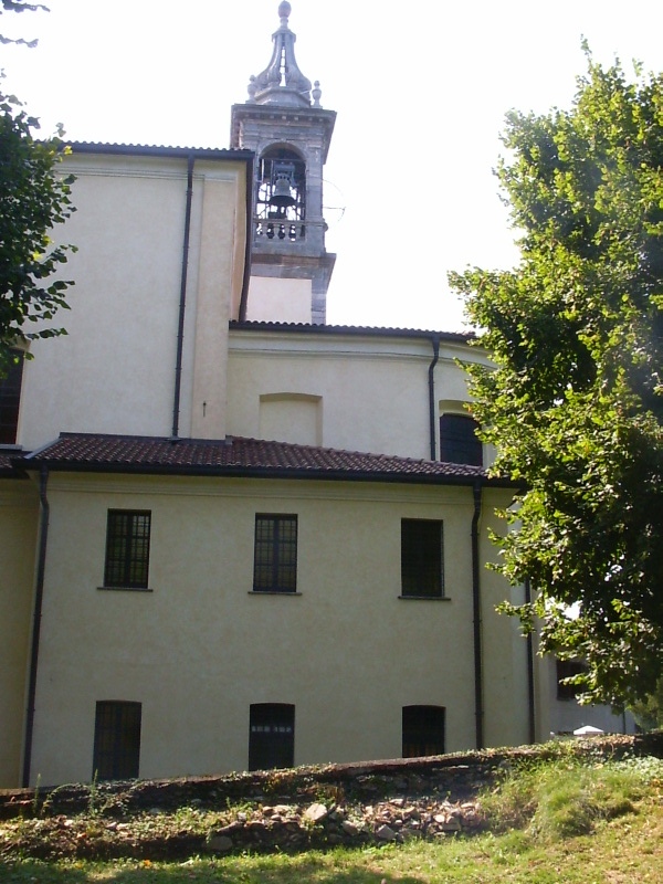 La chiesa di Cassago vista dal Parco sant'Agostino