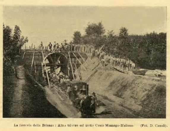 Lavori lungo il tratto della costruenda ferrovia Monza-Molteno