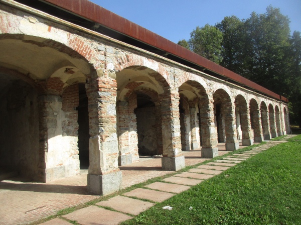 Resti seicenteschi del palazzo Pirovano costruito sulle fortificazioni medioevali
