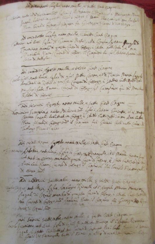 Una pagina del quarto Registro dei battesimi con alcuni nati dell'anno 1705