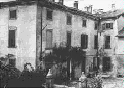 Cortile principale di villa Origo, chiamata ul palazz a Torricella
