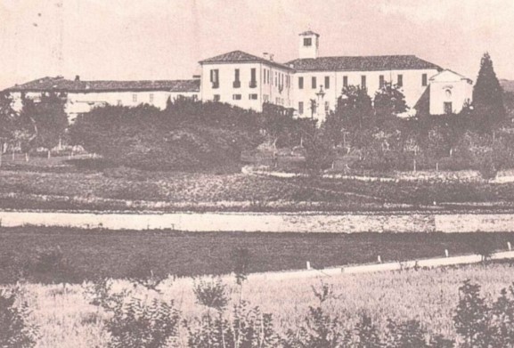 Villa Immacolata ai Campi Asciutti: a destra l'Oratorio di san Giuseppe