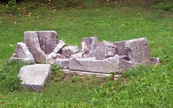 Frammenti di tombe di et romana nell'area del Parco S. Agostino a Cassago