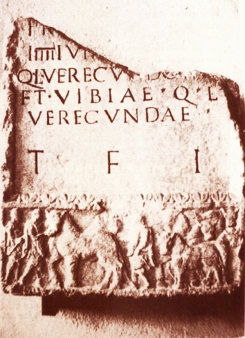 Iscrizione romana funeraria di un certo Q. L. Verecondo. La lapide proviene da Bergamo.