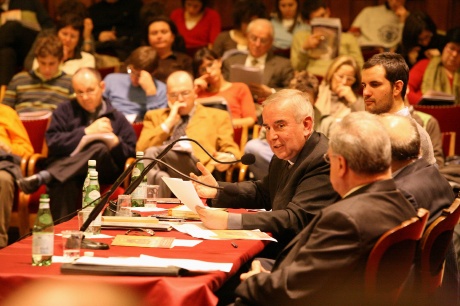 Il relatore don Giacomo Tantardini in un momento degli incontri a Padova