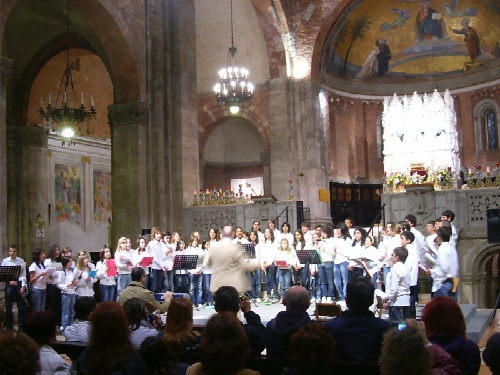 Esibizione del Coro Adeodato in san Pietro in Ciel d'Oro il 23 aprile 2008