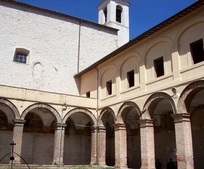 Chiostro del convento agostiniano a Narni