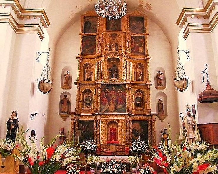 Il retablo sull'altare maggiore della chiesa di sant'Agostino a Oaxaca in Messico