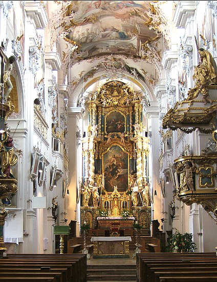 Interno barocco della chiesa