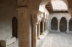 L'interno del chiostro del priorato agostiniano di Llu