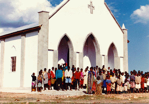 La chiesa di Itulituli il giorno della inaugurazione