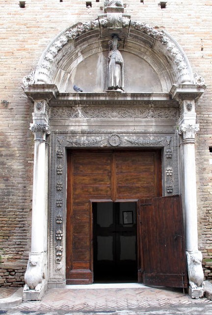 Il portale della Chiesa