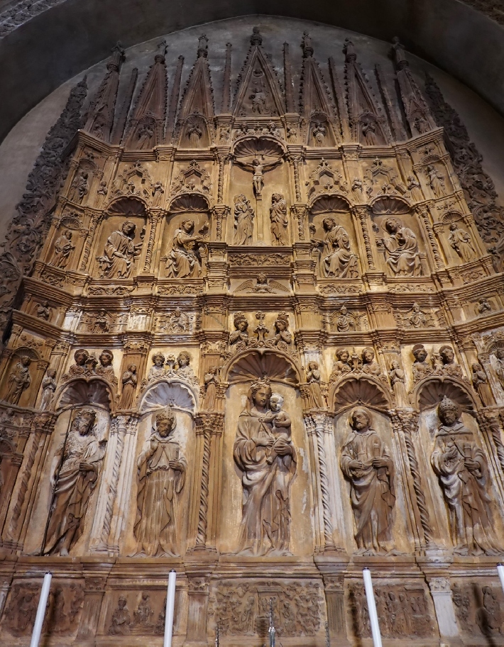 Altare delle statuine nel Duomo di Modena