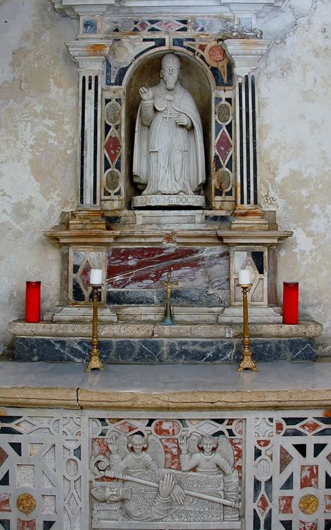 Altare dedicato a sant'Agostino vescovo e Dottore della Chiesa