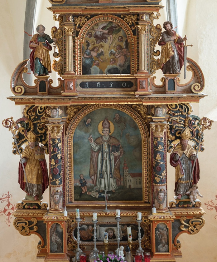 L'altare di st. Wolfgang con i lati i santi Ambrogio ed Agostino