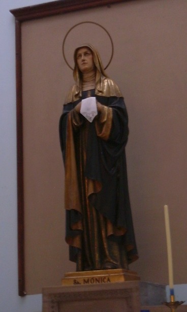 La statua di santa Monica nella chiesa di sant'Agostino a Barcellona