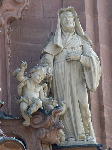 Monica, particolare della Vergine incoronata a Magonza
