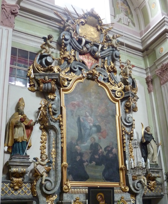 L'altare con la statua di Sant'Agostino vescovo e cardioforo