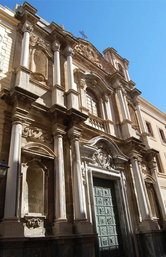 La facciata della chiesa di Santa Maria dell'Itria a Trapani con le quattro nicchie