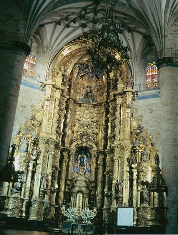 La pala d'altare con la statua di sant'Agostino