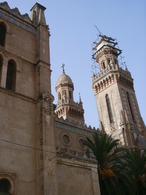 Uno deoi due campanili della imponente basilica
