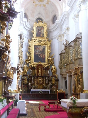 L'altare barocco della chiesa agostiniana di san Tommaso a Praga